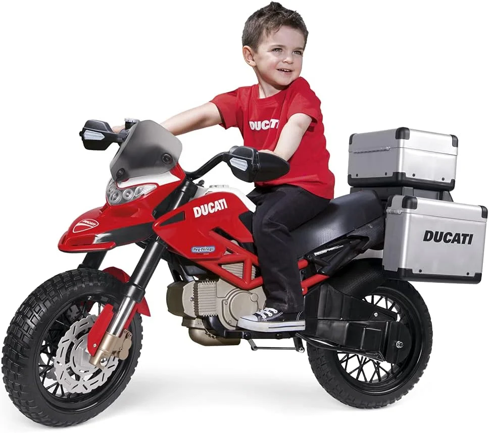 موتور سیکلت برقی Peg Perego Ducati Enduro 12V مناسب کودکان – دارای 2 سرعت، چرخ‌های لاستیکی، ترمز پدالی، تثبیت‌کننده‌های قابل جابجایی و بسته‌های توری، مناسب برای جاده‌های ناهموار، باتری قابل شارژ، مناسب برای سنین 3 سال به بالا، قرمز