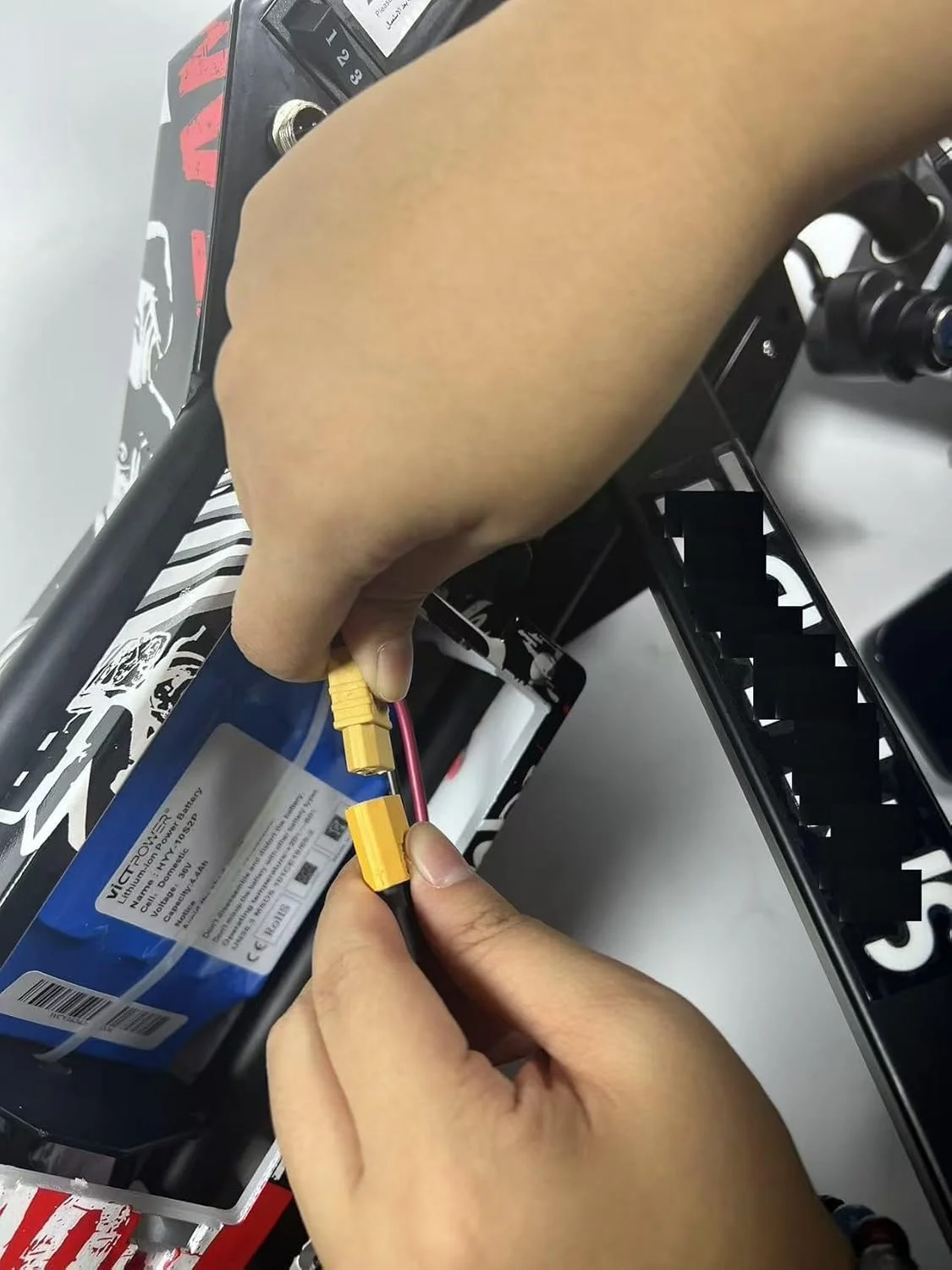 اسکوتر دریفتینگ برقی 36 ولت NTECH 360 با سرعت 9 مایل در ساعت، سه چرخه بازی سواری برای کودکان به همراه کلید و چراغ