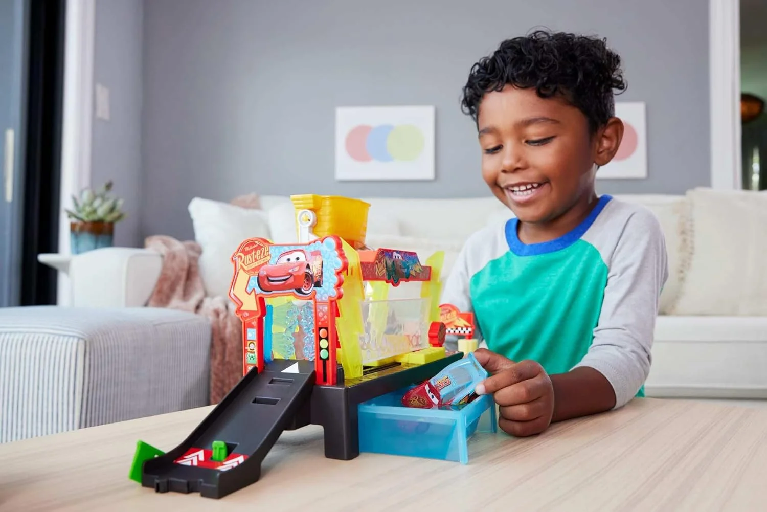 مجموعه بازی کارواش تغییر رنگ ماشین های دیزنی و پیکسار Cars متل به همراه ماشین اسباب بازی لایتنینگ مک کوئین تغییر رنگ دهنده، طول 20 اینچ، قابلیت اتصال به مجموعه های دیگر، JBM70