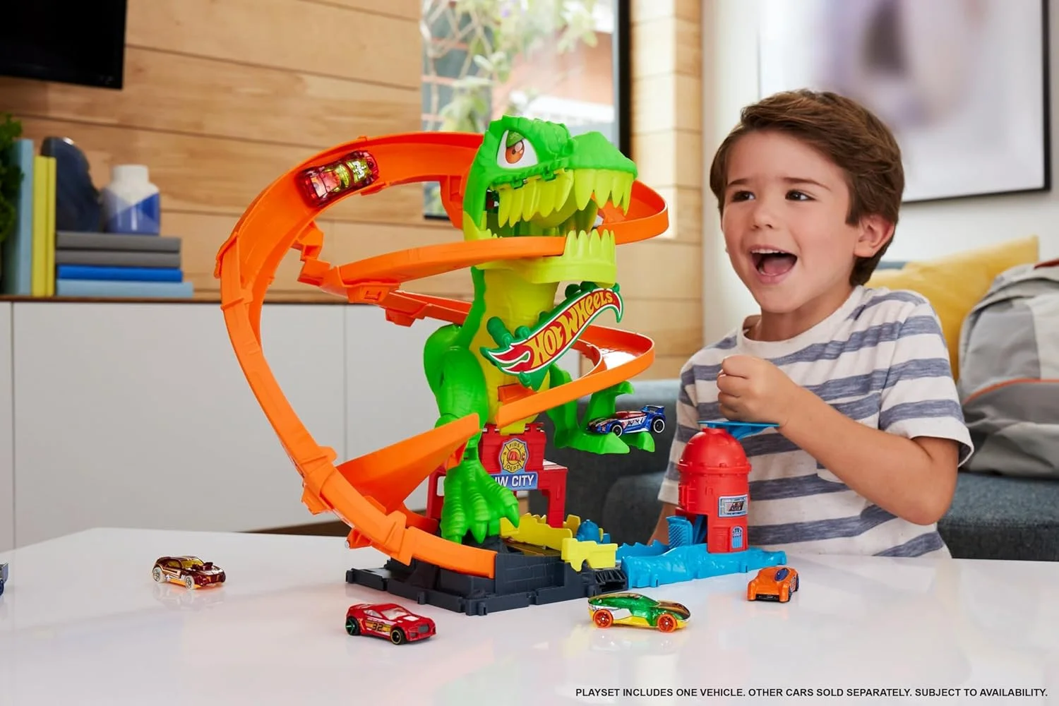 مجموعه پیست ماشین اسباب بازی هات ویلز، مجموعه بازی نبرد آتشین تی-رکس شهری و ماشین آتش نشانی دایکست مقیاس 1:64، ارتفاع 18 اینچ، نتایج مسابقه چندگانه، چرخاندن چشمان دایناسور