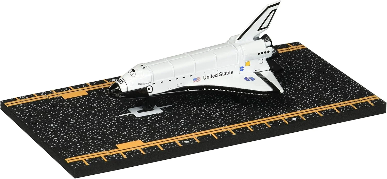 مدل شاتل فضایی هات وینگز به همراه باند فرود قابل اتصال