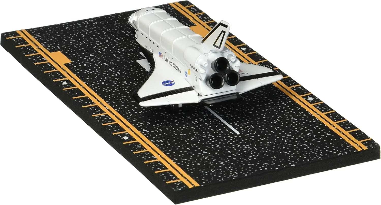 مدل شاتل فضایی هات وینگز به همراه باند فرود قابل اتصال