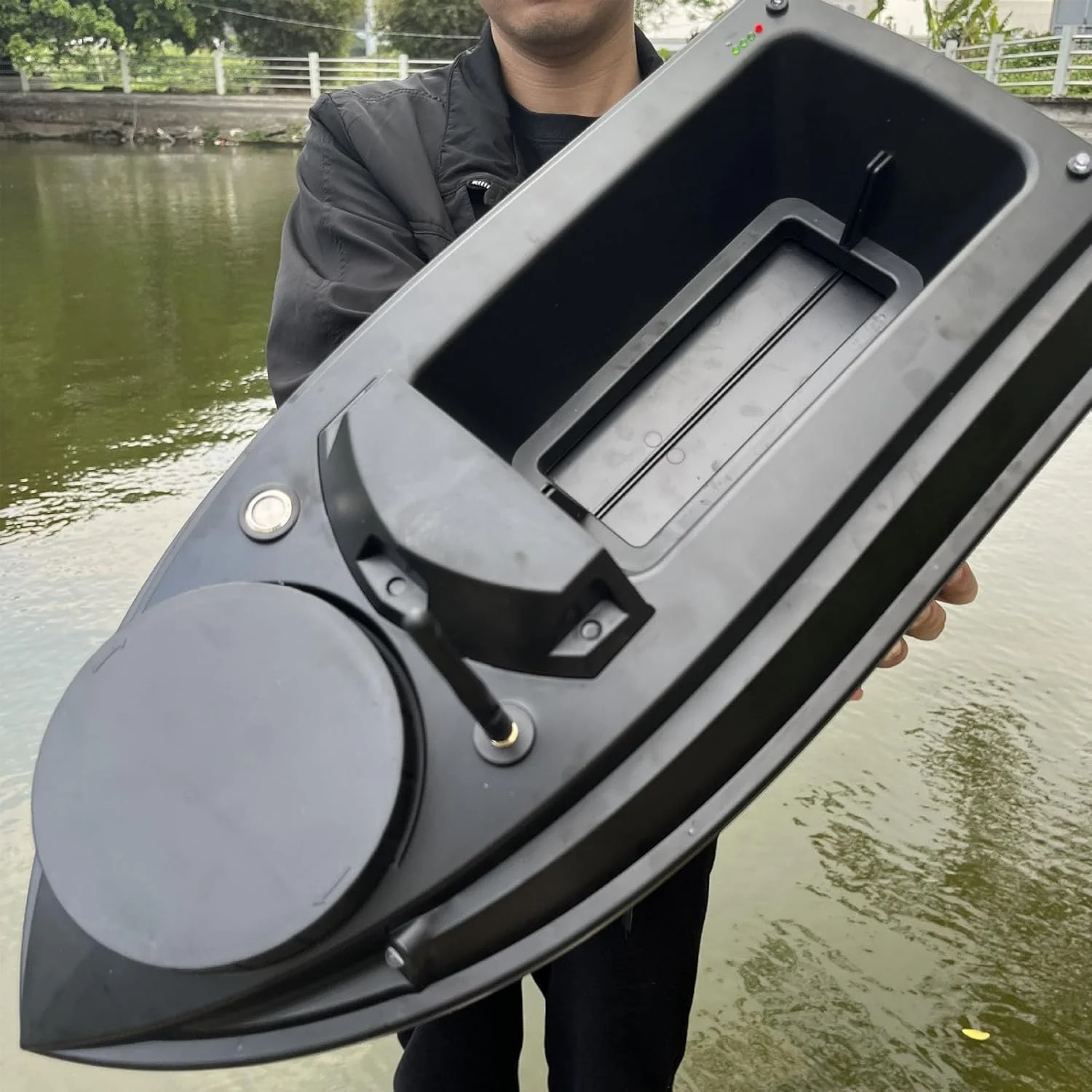 قایق طعمه پاشی، قایق کنترل از راه دور ماهیگیری 12 ولت با بدنه ABS و نشانگر نور، قایق طعمه پاشی شارژی برای دریاچه ها، رودخانه ها، حوضچه ها و مخازن