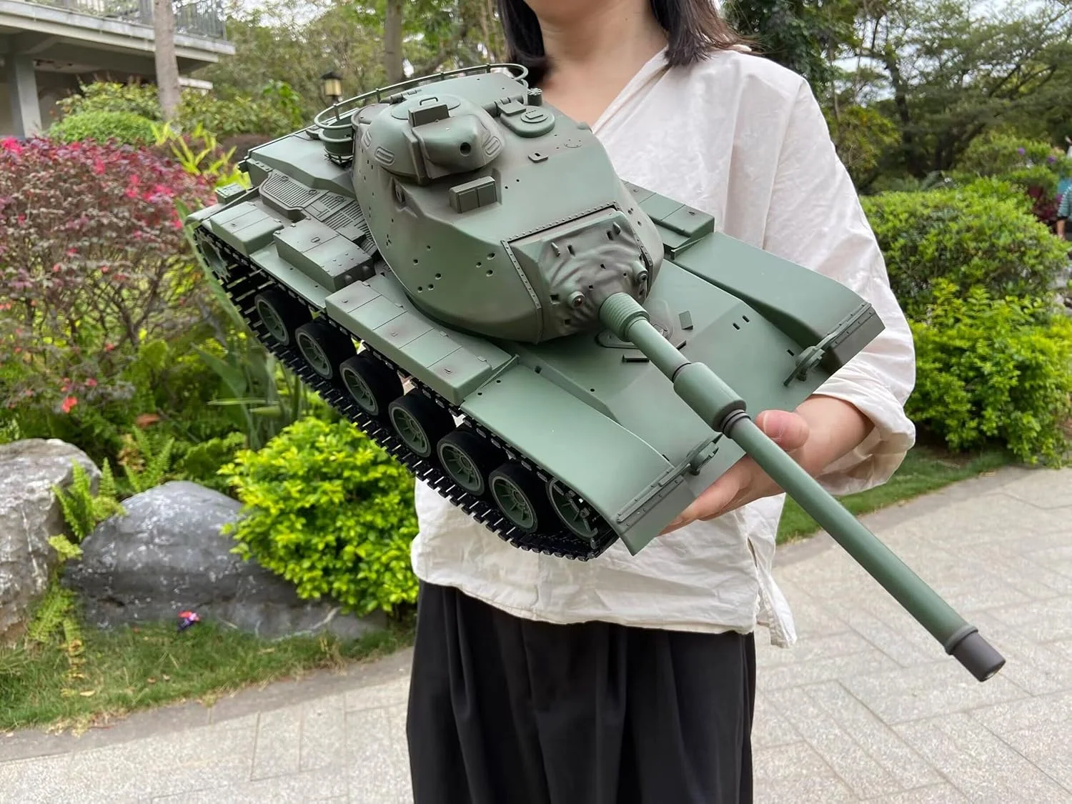 تانک کنترلی بسیار بزرگ مدل M60A3 با طول 64 سانتی متر، تانک سنگین کنترلی، پرتاب لوله تفنگ الکتریکی