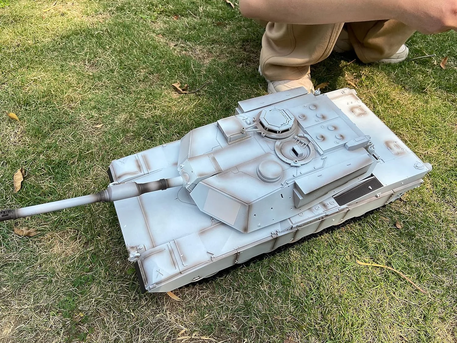 مدل تانک کنترل از راه دور فوق العاده بزرگ 62 سانتی متری M1A2 با پوشش برفی محدود، قابلیت شلیک مادون قرمز، شلیک زنده BB، مقیاس کامل، مدل خودروی ردیابی شده تمام زمینی