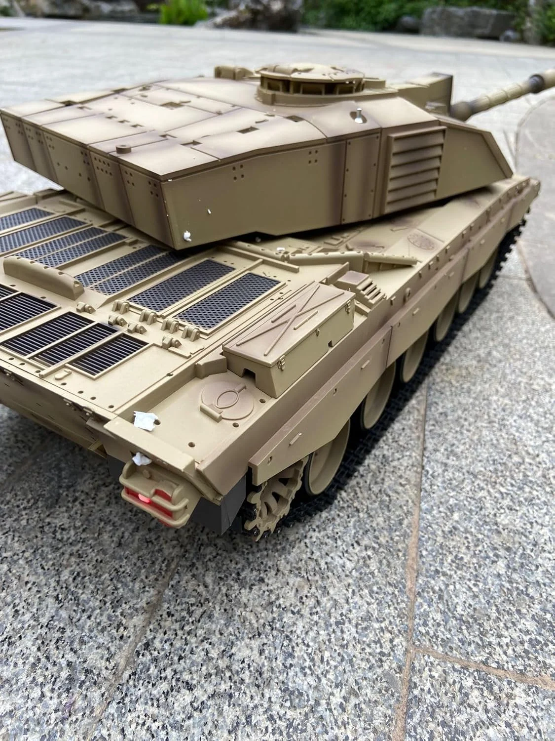 تانک کنترلی مدل چلنجر مدرن با طرح استتار صحرایی، سایز بزرگ 72 سانتی‌متری، مقیاس 1:16، نسخه 7.0