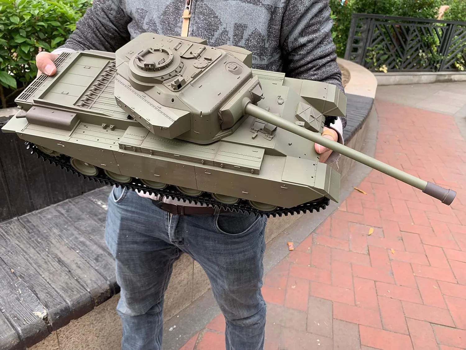 تانک کنترلی بسیار بزرگ مدل MK 5 با طول 61 سانتی متر (شامل لوله تفنگ)، تانک سنگین کنترلی، لوله تفنگ برقی با قابلیت پرتاب