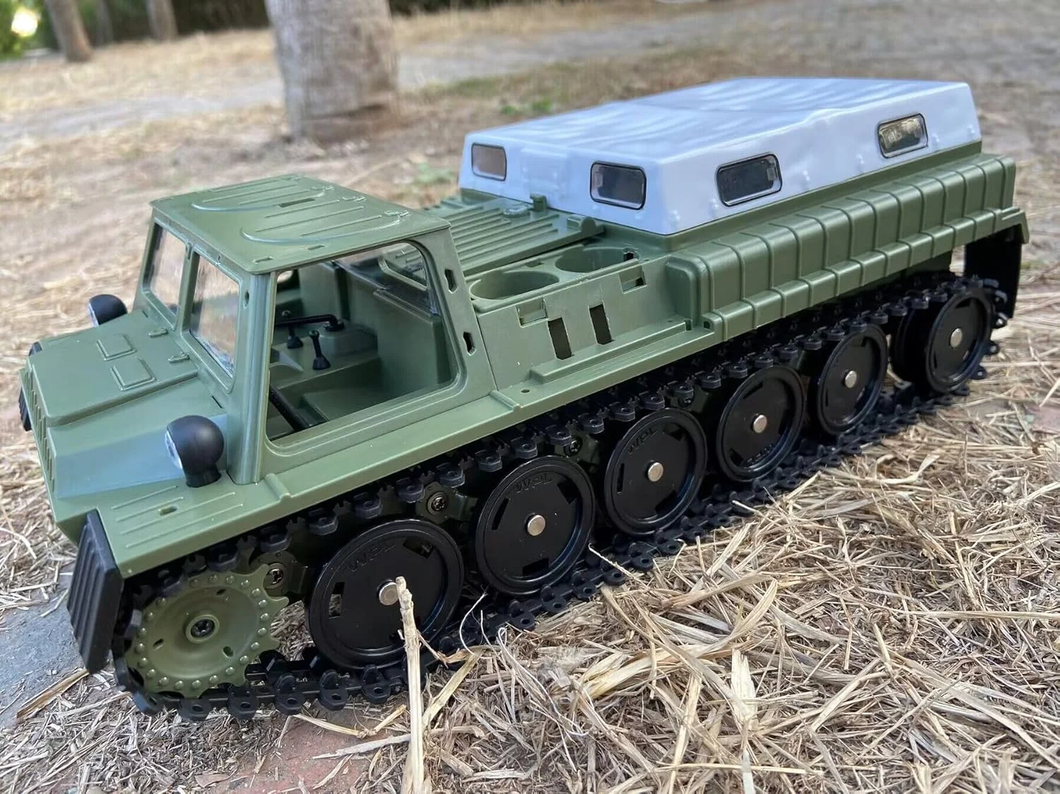 شاسی تانک خودروی ترابری نظامی قدیمی SOWOFA RC با قابلیت تغییر به مدل کنترل از راه دور با مسیرهای حرکتی مناسب برای تمام زمین ها برای خودروهای ترابری پرسنل