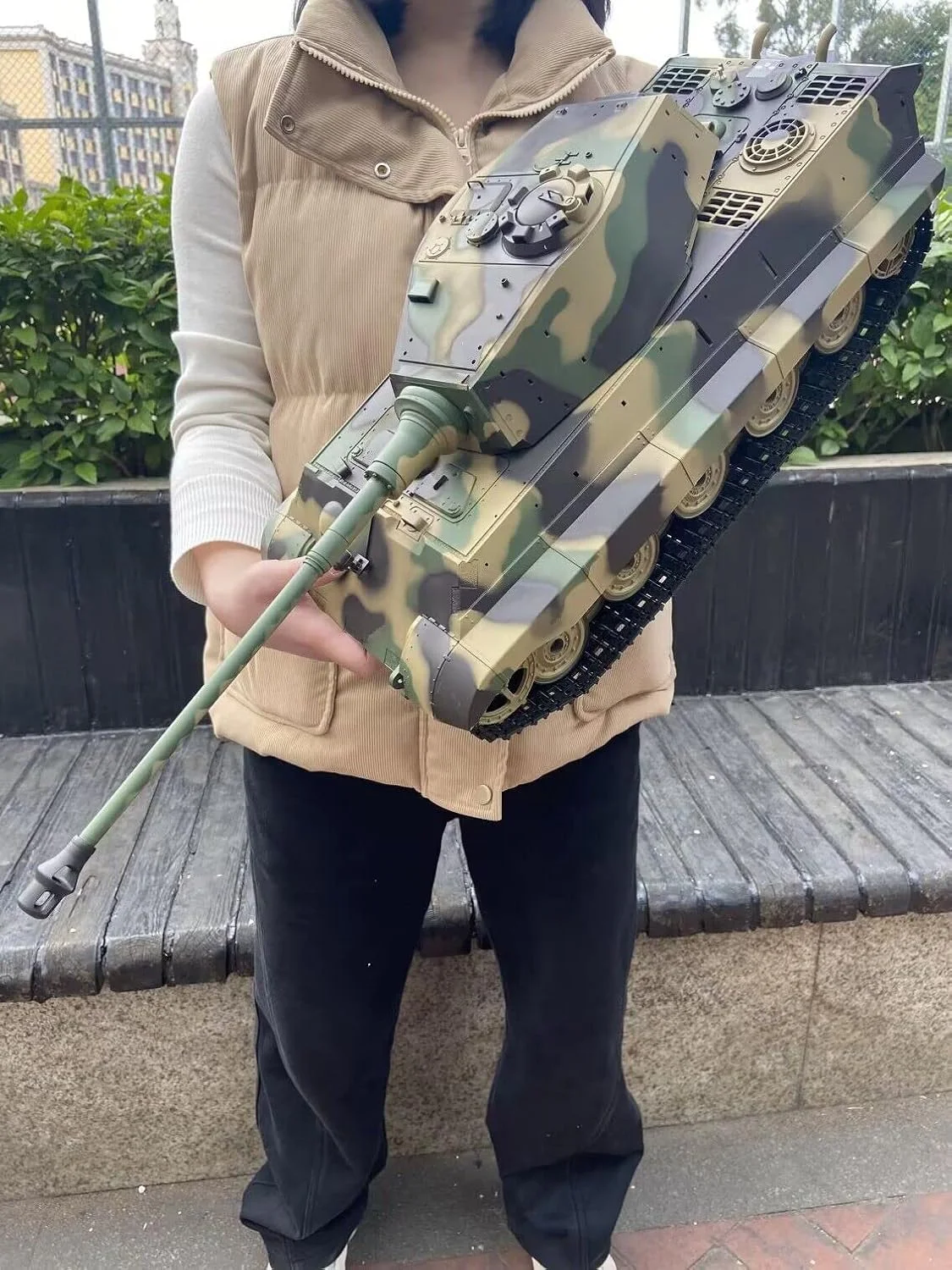 تانک بزرگ مدل Tiger King با طول 65 سانتی متر (شامل لوله تفنگ)، نسخه کنترل از راه دور 7.0، لوله تفنگ فلزی برقی با قابلیت پرتاب