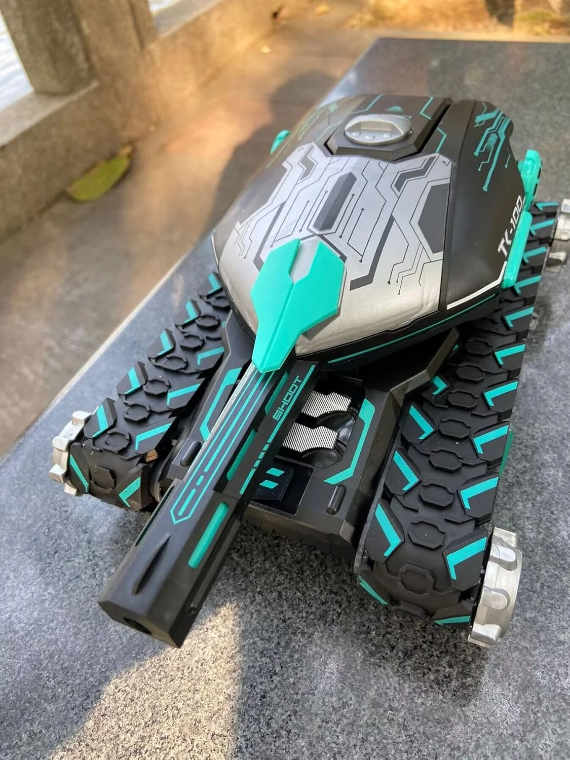 مدل تانک کنترلی درخشان SOWOFA با قابلیت پرتاب و حرکت در تمام سطوح