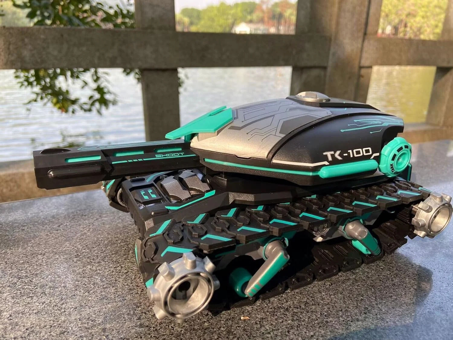 مدل تانک کنترلی درخشان SOWOFA با قابلیت پرتاب و حرکت در تمام سطوح