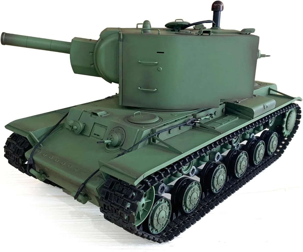 تانک کنترلی مدل شوروی Kv-2 RTR Gigant 3949 با مقیاس 1/16 و بدنه پلاستیکی، دارای لوله متحرک، سیستم نبرد مادون قرمز و برجک چرخان 340 درجه