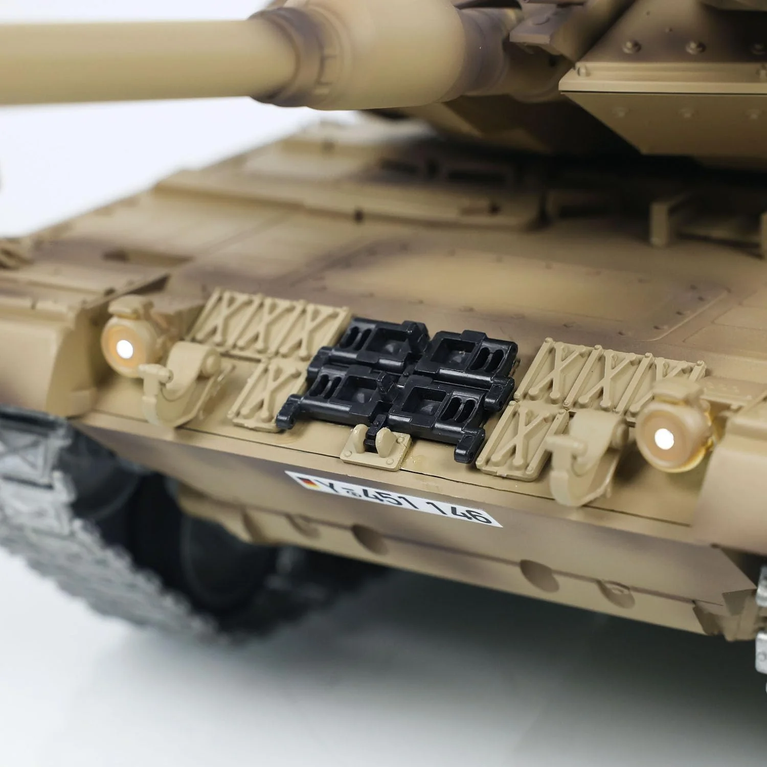 تانک کنترلی از راه دور لئوپارد 2A7 مقیاس 1/16 مدل نبرد مادون قرمز و BB با چرخ های فلزی