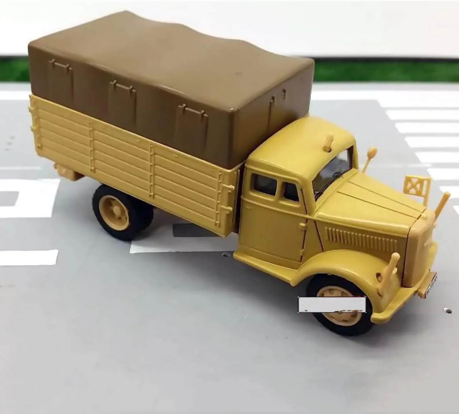 مدل کامیون اپل بلیتز آلمانی جنگ جهانی دوم مقیاس 1:72، کلکسیونی برای کودکان و بزرگسالان