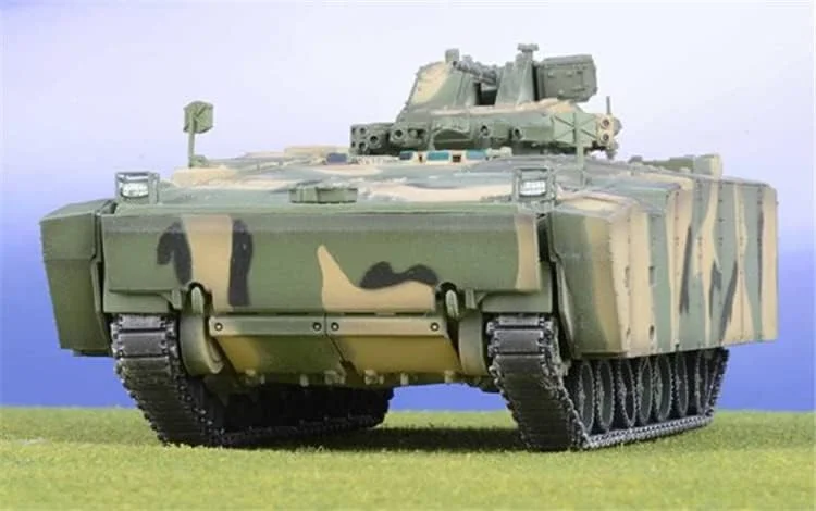 مدل از پیش ساخته شده تانک دایکست آرمور کورگانماشزاوود کورگانتس-25 APC ارتش روسیه، مقیاس 1/72