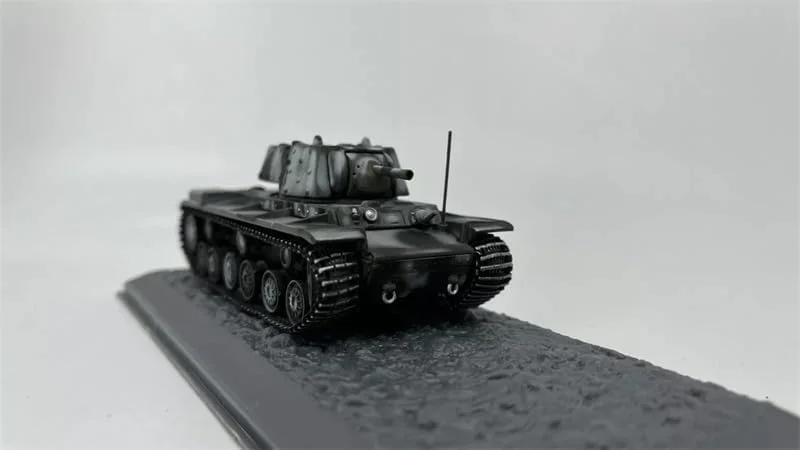 مدل تانک سنگین KV-1 ارتش شوروی گردان تانک 51، اتحاد جماهیر شوروی، 1942، مقیاس 1:72، مدل از پیش ساخته شده