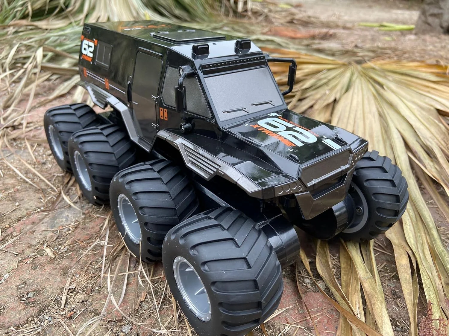 مدل ماشین آفرود قدرتمند دوزیست 8 چرخ محرک کامل، ماشین کنترل از راه دور دوزیست 2.4G مناسب تمام زمین ها