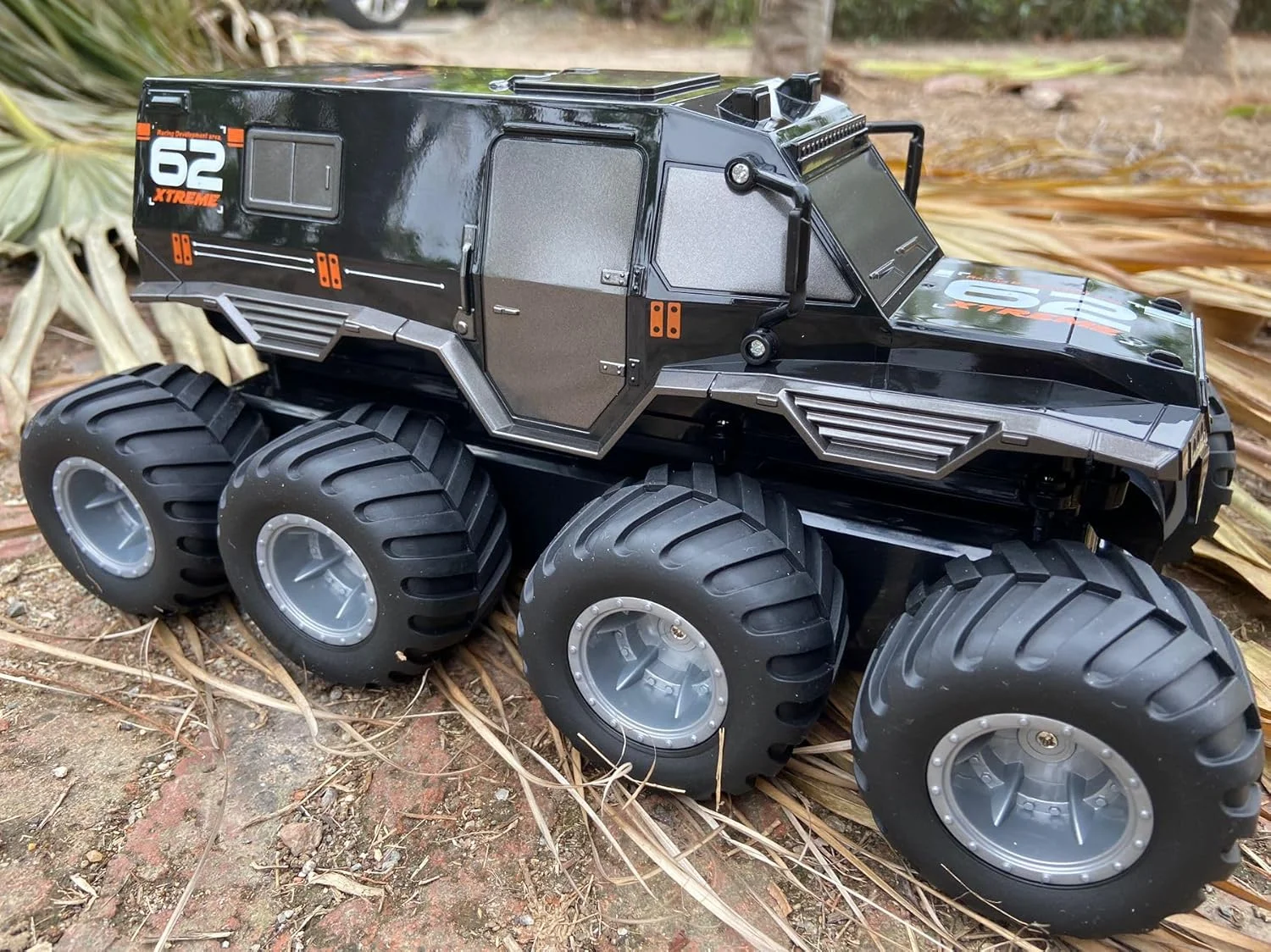 مدل ماشین آفرود قدرتمند دوزیست 8 چرخ محرک کامل، ماشین کنترل از راه دور دوزیست 2.4G مناسب تمام زمین ها