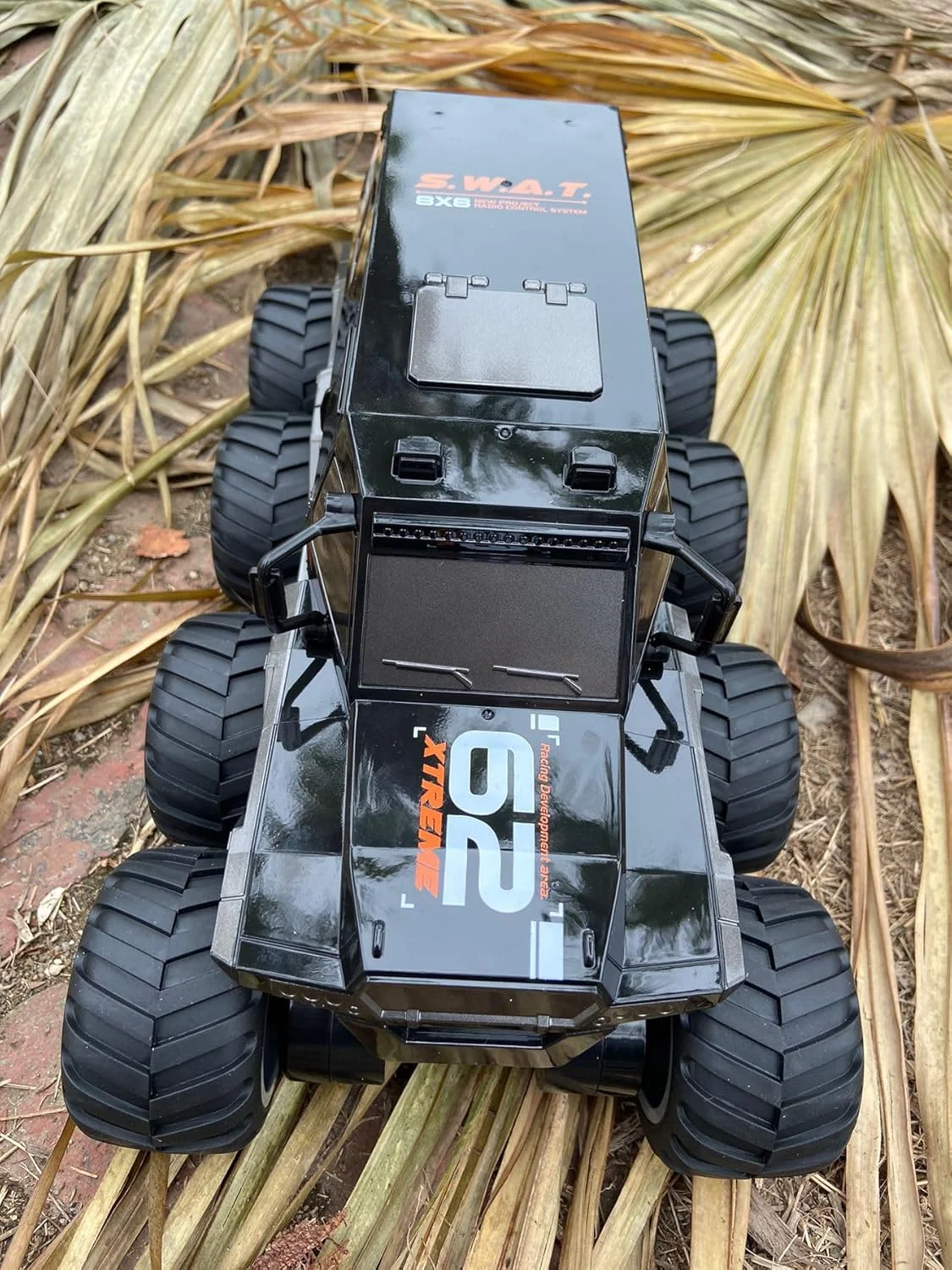 مدل ماشین آفرود قدرتمند دوزیست 8 چرخ محرک کامل، ماشین کنترل از راه دور دوزیست 2.4G مناسب تمام زمین ها