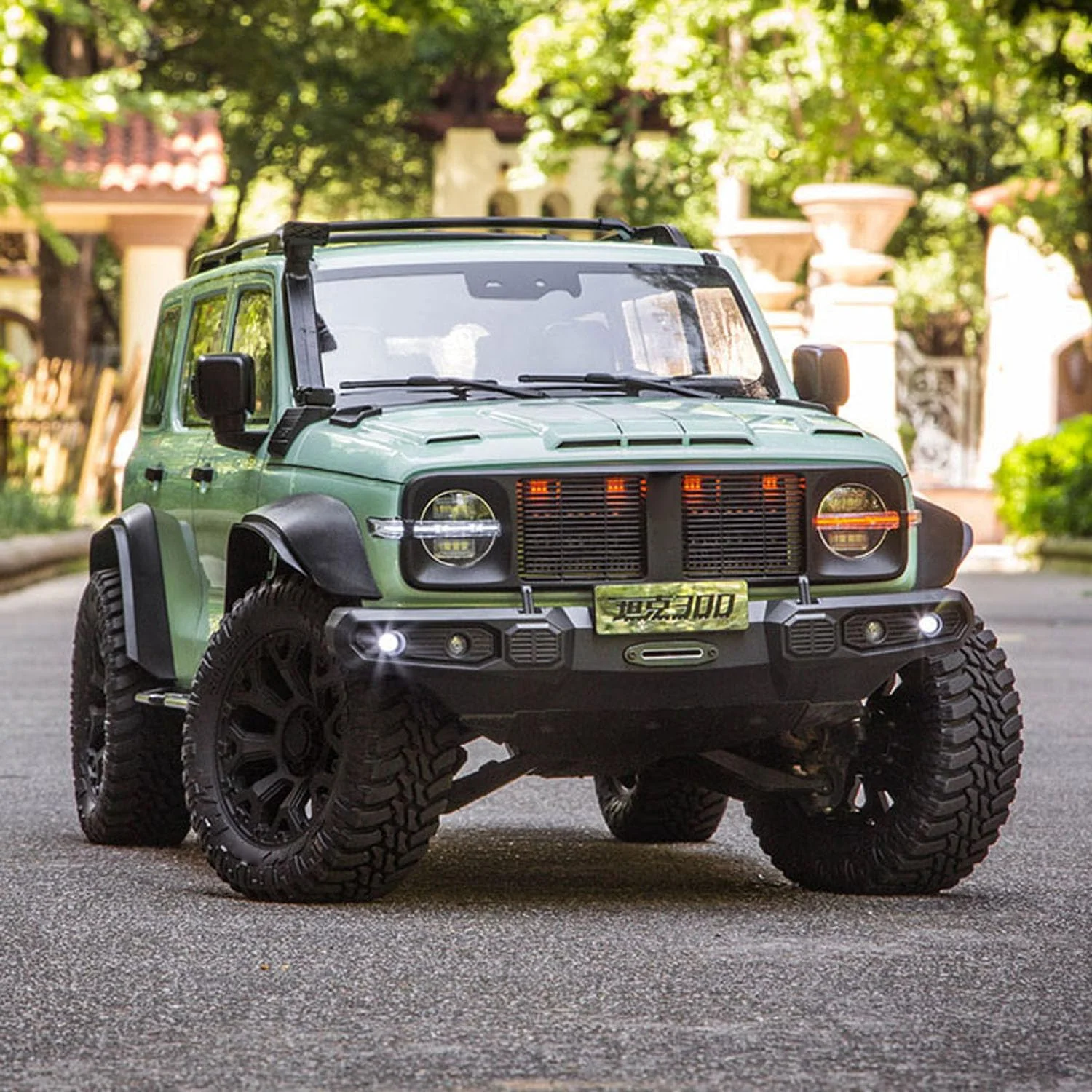 مدل ماشین کنترلی صخره نورد Traction Hobby Tank300 مقیاس 1/8، محور فلزی، کمک فنرهای قابل تنظیم، مناسب برای سرگرمی