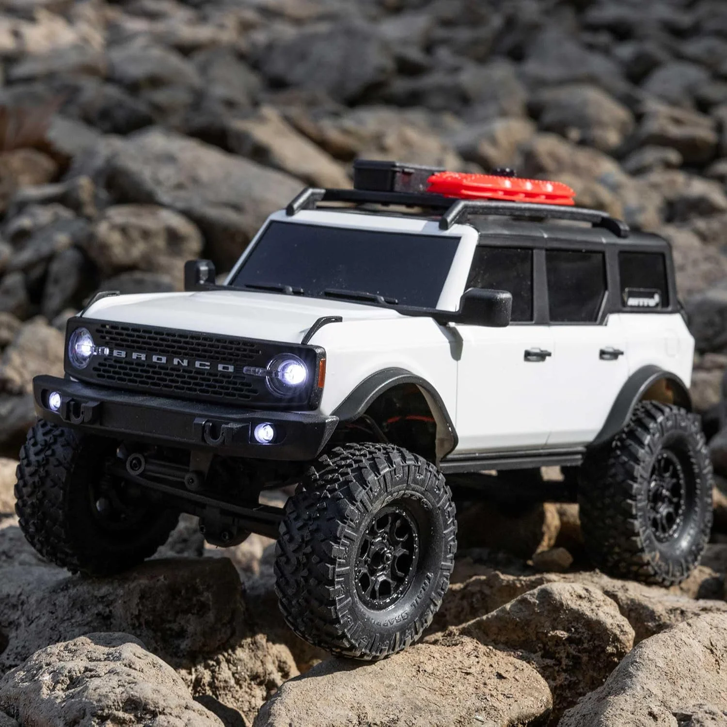 آفرودر صخره نورد آرسی Axial SCX24 Ford Bronco 4X4 آماده حرکت مقیاس 1:24 موتور براش خورده با گشتاور اضافی + باتری + شارژر - سفید