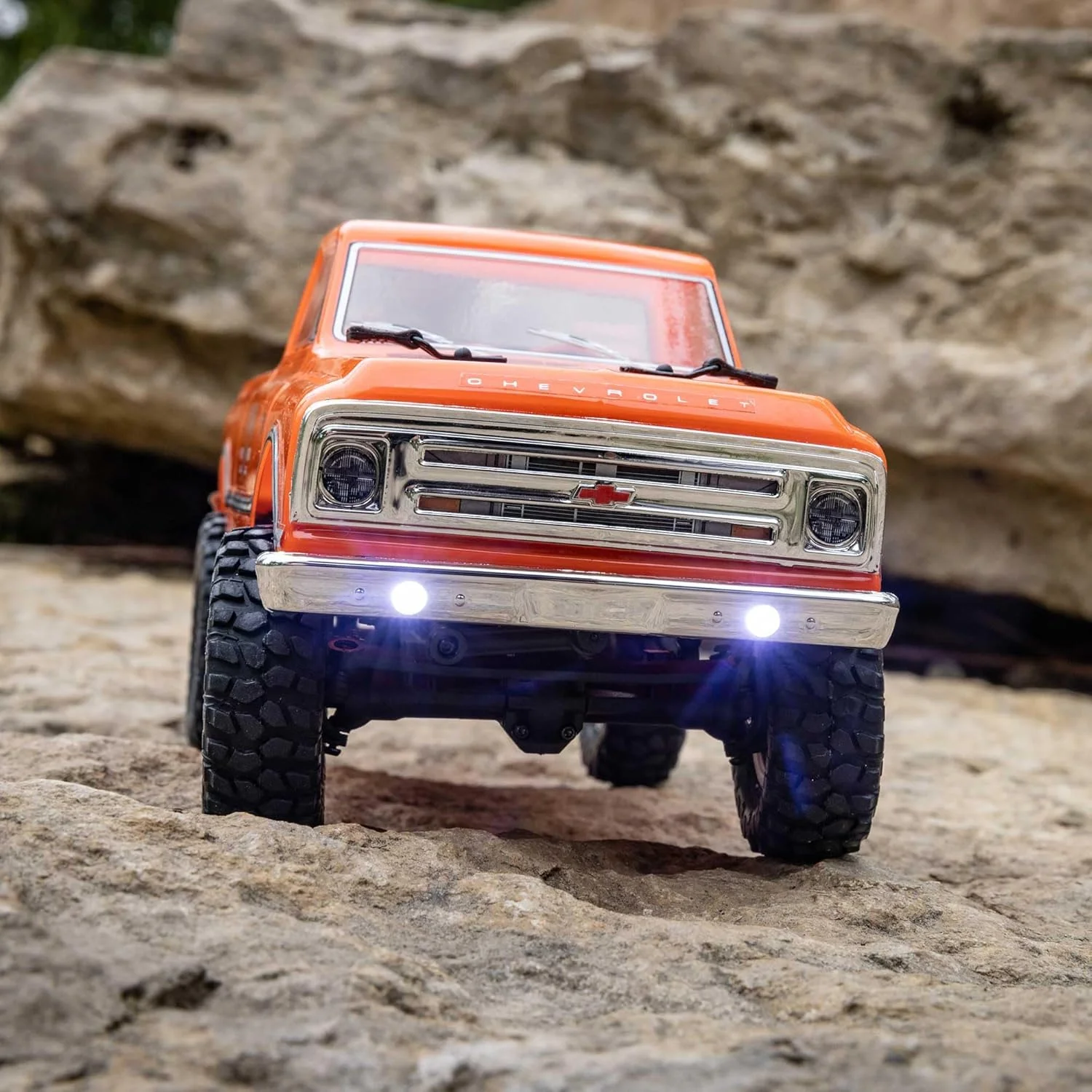 کامیون آرسی آکسیال SCX24 1/24 شورولت C10 مدل 1967، 4WD، RTR (همراه با تمام تجهیزات مورد نیاز برای شروع)، نارنجی، AXI00001V2T3