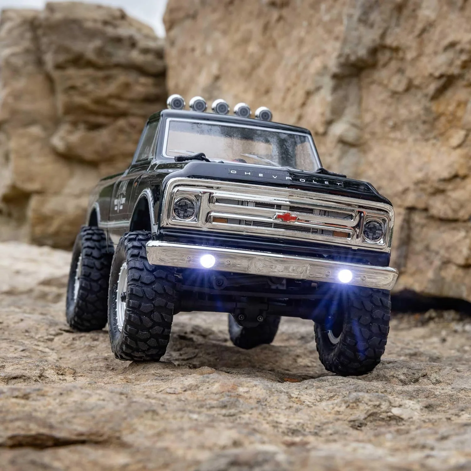کامیون آرسی Axial SCX24 1967 Chevrolet C10 4WD RTR مقیاس 1/24 (همراه با تمام تجهیزات مورد نیاز برای اجرا)، مشکی، AXI00001V2T4