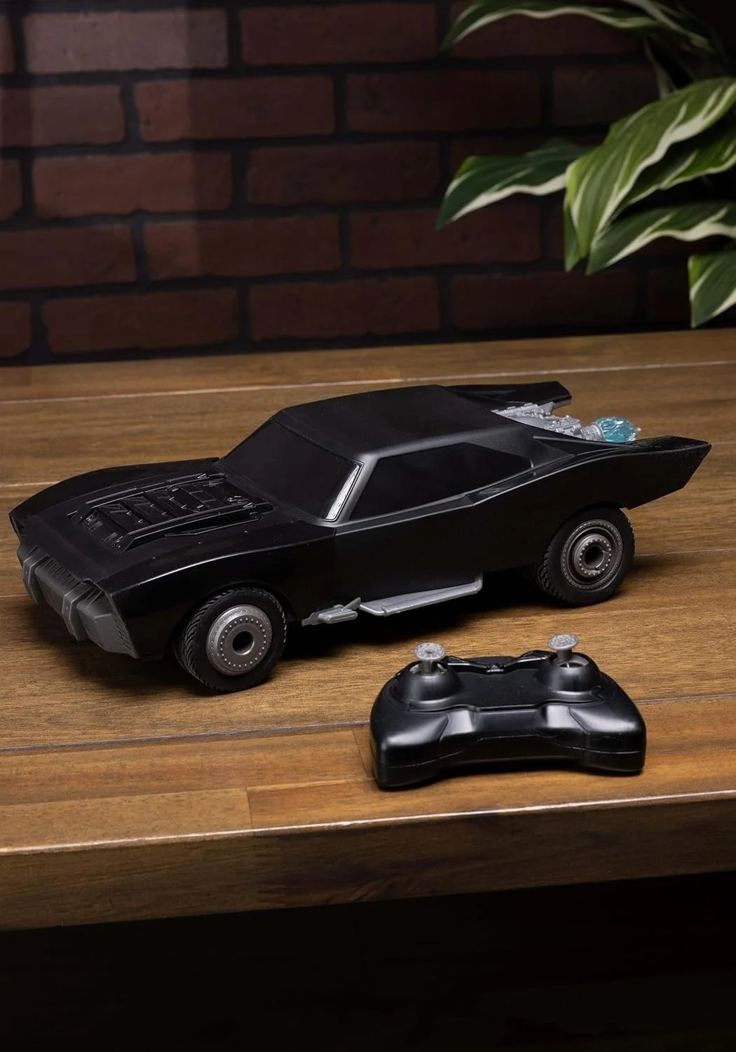 ماشین بتمن توربو بوست، ماشین کنترلی با طراحی رسمی فیلم بتمن، اسباب بازی برای پسران و دختران 4 سال به بالا