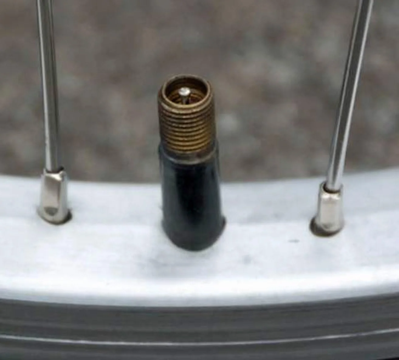 تیوب دوچرخه استاندارد و خود آب بند بل تیوب دوچرخه استاندارد و خود آب بند بل