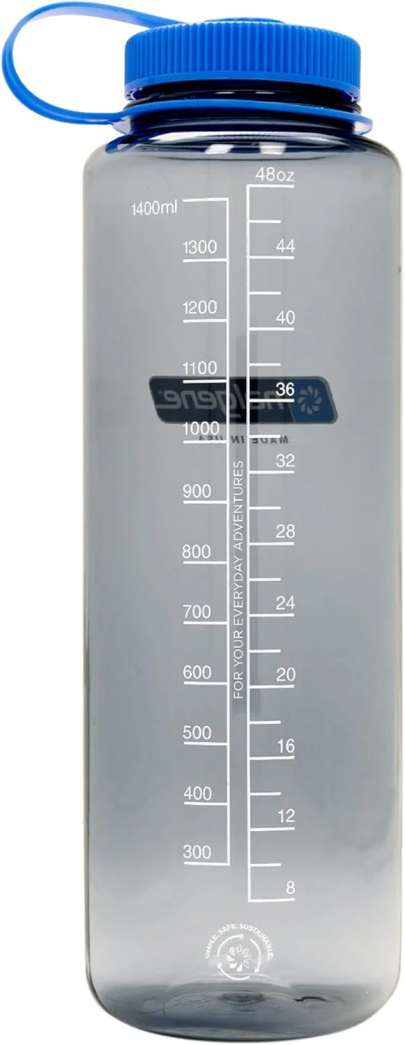 بطری آب نیالجین سাস্টین تریتان بدون BPA ساخته شده از مواد مشتق شده از 50٪ ضایعات پلاستیکی، 48 اونس، دهانه گشاد، خاکستری بطری آب نیالجین سাস্টین تریتان بدون BPA ساخته شده از مواد مشتق شده از 50٪ ضایعات پلاستیکی، 48 اونس، دهانه گشاد، خاکستری