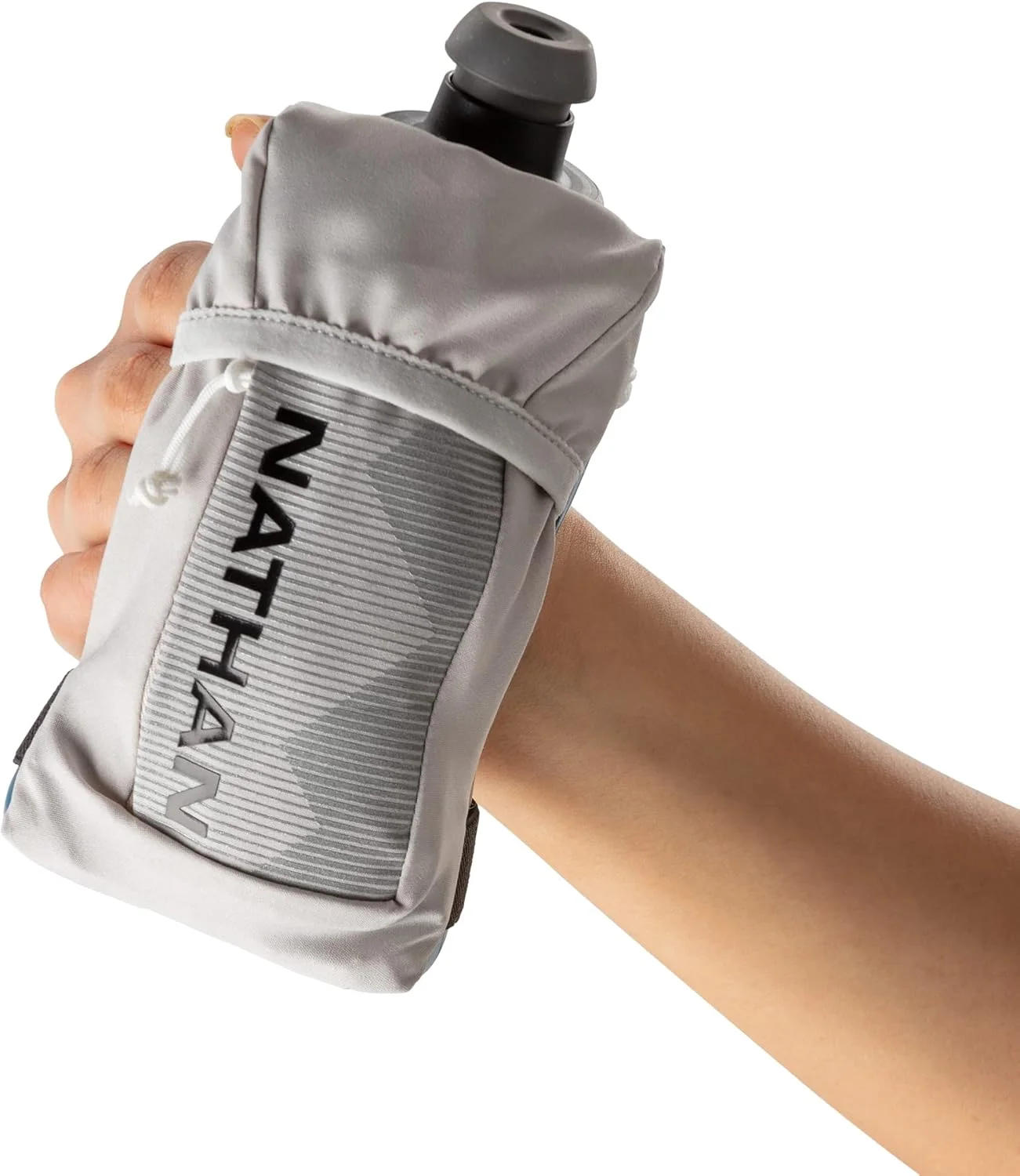 قمقمه دستی ناتان، Quick Squeeze، خاکستری دودی/مشکی، 530 میلی لیتر قمقمه دستی ناتان، Quick Squeeze، خاکستری دودی/مشکی، 530 میلی لیتر