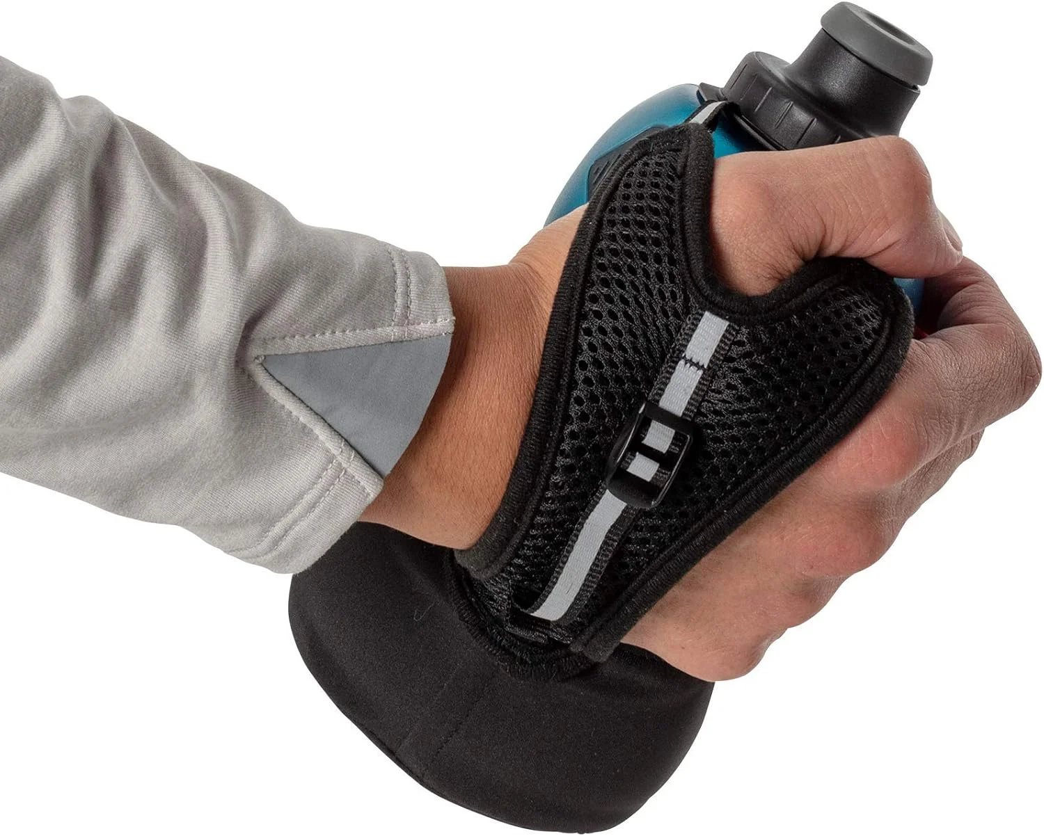 بطری آب دستی ناتان مناسب دویدن با قابلیت فشردن سریع. دارای بند دستی قابل تنظیم بدون نیاز به گرفتن. 350ml / 530ml / عایق. بطری آب بازتابنده برای آب رسانی. (530ml، مشکی/آبی) بطری آب دستی ناتان مناسب دویدن با قابلیت فشردن سریع. دارای بند دستی قابل تنظیم بدون نیاز به گرفتن. 350ml / 530ml / عایق. بطری آب بازتابنده برای آب رسانی. (530ml، مشکی/آبی)