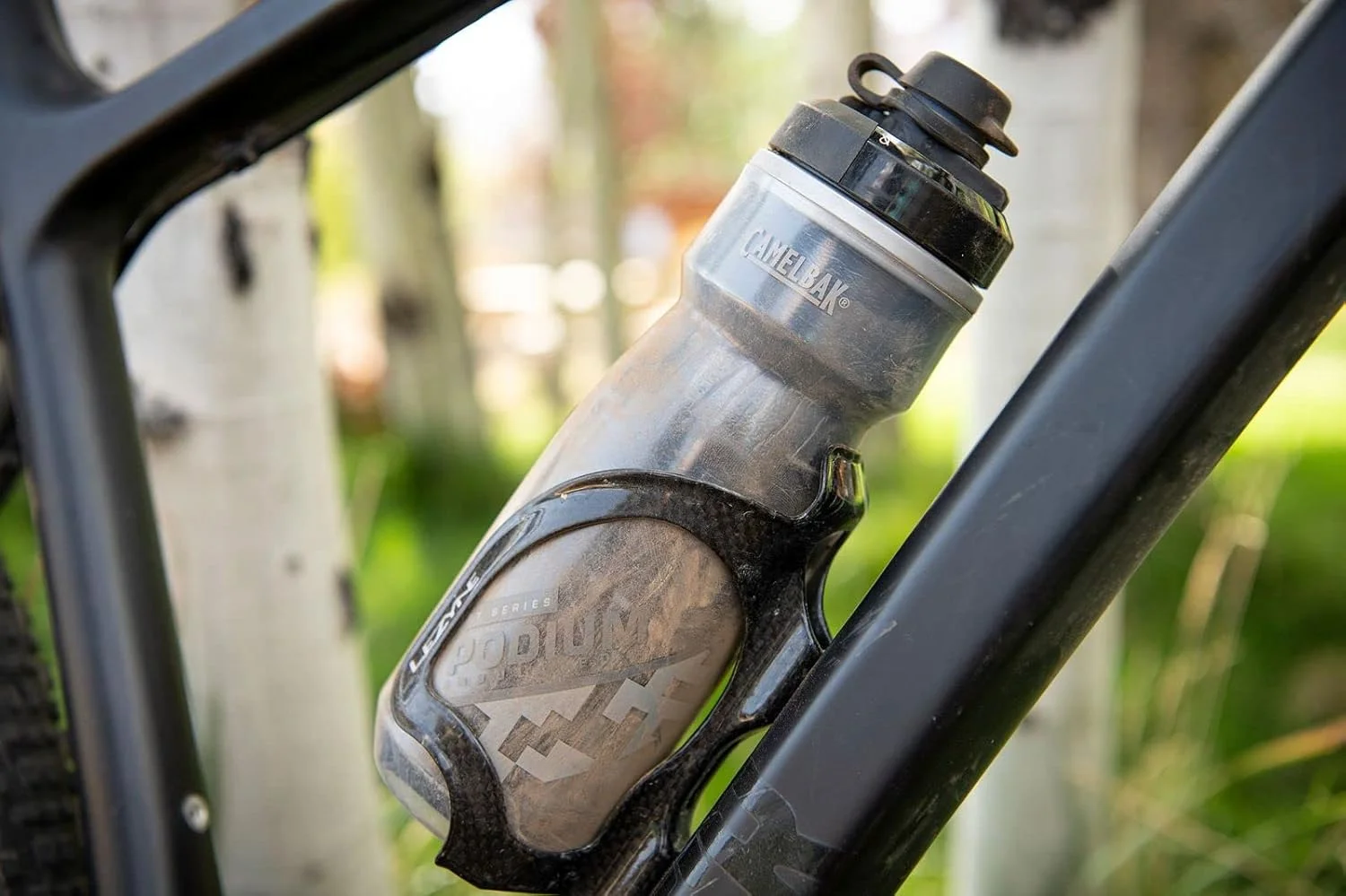 قمقمه ورزشی کمل بک مدل Podium Dirt Series Chill با حجم 620 میلی لیتر، سفید