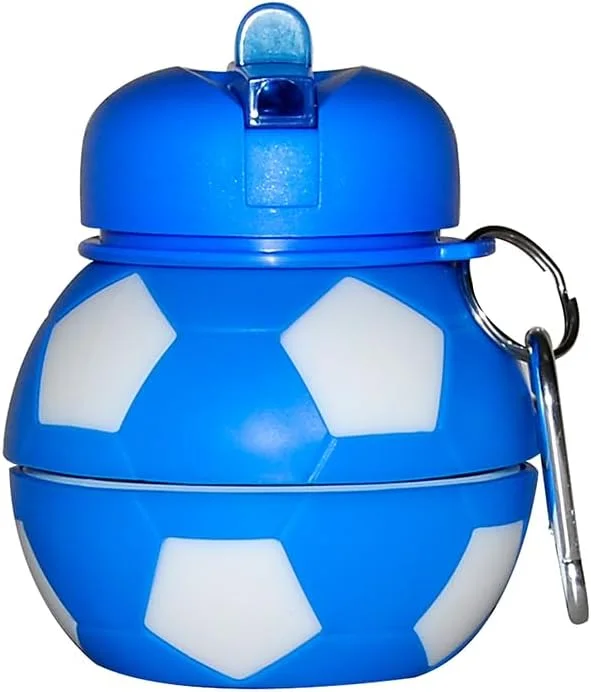 بطری آب فوتبال آبی و سفید - هدیه ای خاص برای پسران و دختران - بطری تاشو، ضد نشت و خنک برای کودکان - بدون BPA - 550 میلی لیتر