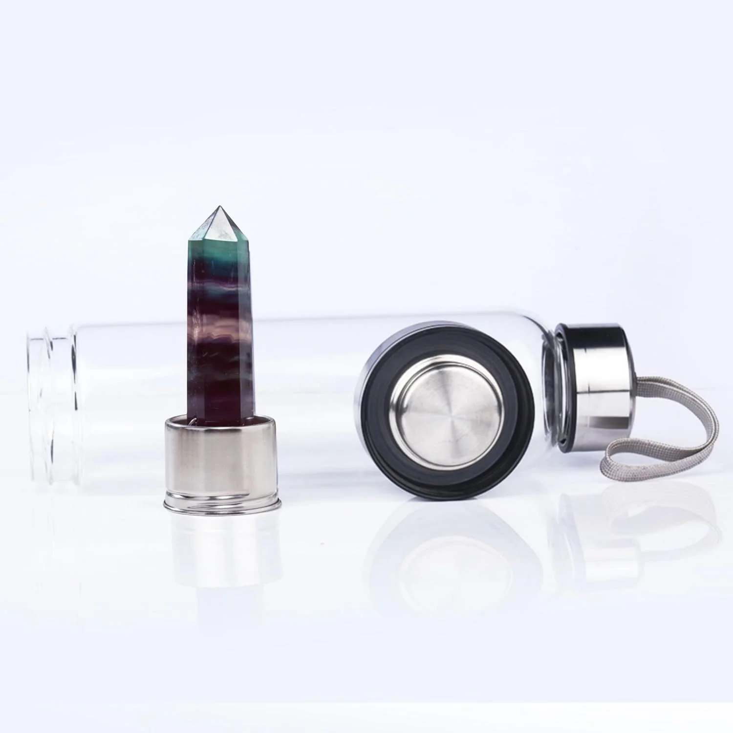 بطری آب شیشه ای کریستالی رنگارنگ، فنجان ورزشی کوارتز تیره با سنگ قیمتی در مرکز، فنجان انرژی منشوری برای تندرستی و شفای طبیعی