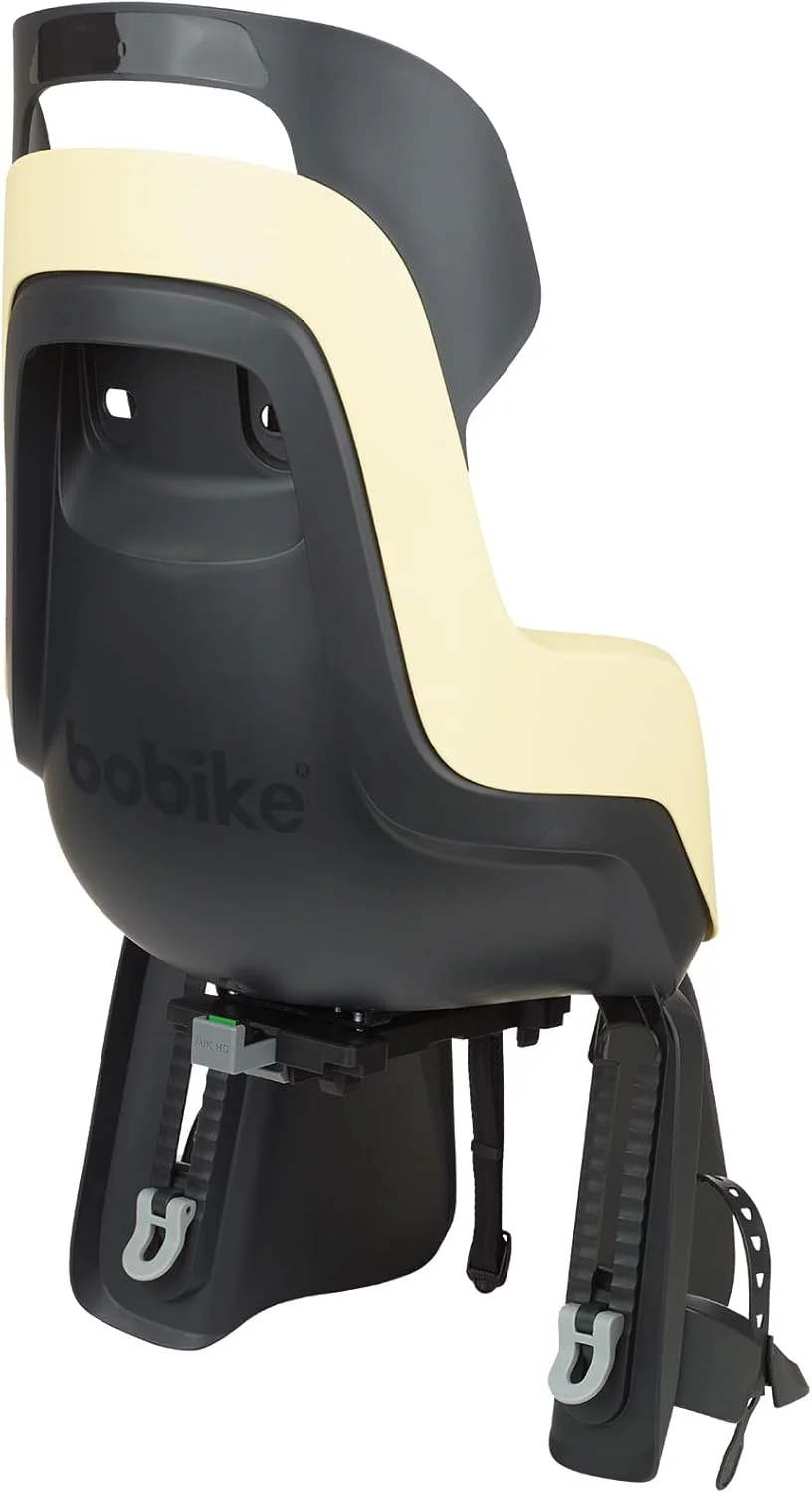 صندلی عقب دوچرخه کودک بوبایک GO MIK-HD، راه حلی ایمن، شیک و کاربردی برای خانواده هایی که عاشق دوچرخه سواری هستند. این صندلی برای کودکان 9 ماهه تا 6 ساله با وزن حداکثر 22 کیلوگرم طراحی شده است و به طور یکپارچه با قفسه های MIK-HD ادغام می شود و نصب سریع و بدون ابزار را تضمین می کند. ساختار دو جداره آن محافظت فوق العاده ای را با پشتیبانی جانبی و سر گسترده ارائه می دهد، در حالی که سگک ایمنی ضد کودک و برچسب بازتابنده عقب، لایه های ایمنی بیشتری را در طول سواری اضافه می کنند. جاپایی های قابل تنظیم با 12 موقعیت و مهار 3 نقطه ای با سه تنظیم ارتفاع با کودک شما رشد می کند و تناسب راحت و ایمن را تضمین می کند. کوسن ضد آب و قابل جابجایی حداکثر راحتی را ارائه می دهد و به راحتی تمیز می شود. سیستم "Click & Go" که برای راحتی طراحی شده است، به صندلی اجازه می دهد تا در عرض چند ثانیه به حامل MIK-HD متصل یا از آن جدا شود. Bobike GO MIK-HD که در هلند طراحی و در پرتغال تولید شده است، طراحی شیک را با عملکرد قوی ترکیب می کند. این محصول با دوچرخه های برقی و پدال های سرعتی تا 25 کیلومتر در ساعت سازگار است و آن را برای ماجراجویی های مدرن خانوادگی عالی می کند. مطابق با استانداردهای EN14344، TÜV و GS MARK، این یک انتخاب قابل اعتماد و نوآورانه برای والدینی است که به دنبال ایمنی و سبک هستند. صندلی عقب دوچرخه کودک بوبایک GO MIK-HD، راه حلی ایمن، شیک و کاربردی برای خانواده هایی که عاشق دوچرخه سواری هستند. این صندلی برای کودکان 9 ماهه تا 6 ساله با وزن حداکثر 22 کیلوگرم طراحی شده است و به طور یکپارچه با قفسه های MIK-HD ادغام می شود و نصب سریع و بدون ابزار را تضمین می کند. ساختار دو جداره آن محافظت فوق العاده ای را با پشتیبانی جانبی و سر گسترده ارائه می دهد، در حالی که سگک ایمنی ضد کودک و برچسب بازتابنده عقب، لایه های ایمنی بیشتری را در طول سواری اضافه می کنند. جاپایی های قابل تنظیم با 12 موقعیت و مهار 3 نقطه ای با سه تنظیم ارتفاع با کودک شما رشد می کند و تناسب راحت و ایمن را تضمین می کند. کوسن ضد آب و قابل جابجایی حداکثر راحتی را ارائه می دهد و به راحتی تمیز می شود. سیستم "Click & Go" که برای راحتی طراحی شده است، به صندلی اجازه می دهد تا در عرض چند ثانیه به حامل MIK-HD متصل یا از آن جدا شود. Bobike GO MIK-HD که در هلند طراحی و در پرتغال تولید شده است، طراحی شیک را با عملکرد قوی ترکیب می کند. این محصول با دوچرخه های برقی و پدال های سرعتی تا 25 کیلومتر در ساعت سازگار است و آن را برای ماجراجویی های مدرن خانوادگی عالی می کند. مطابق با استانداردهای EN14344، TÜV و GS MARK، این یک انتخاب قابل اعتماد و نوآورانه برای والدینی است که به دنبال ایمنی و سبک هستند.