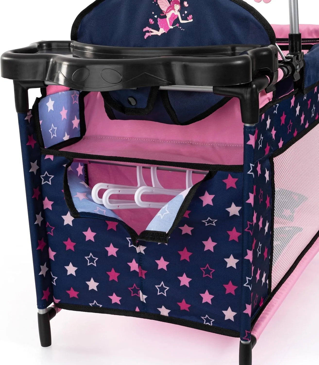 تخت عروسک Bayer Design 62616AA با صندلی بلند یکپارچه، میز تعویض، آویز بالای تخت و لوازم جانبی عروسک