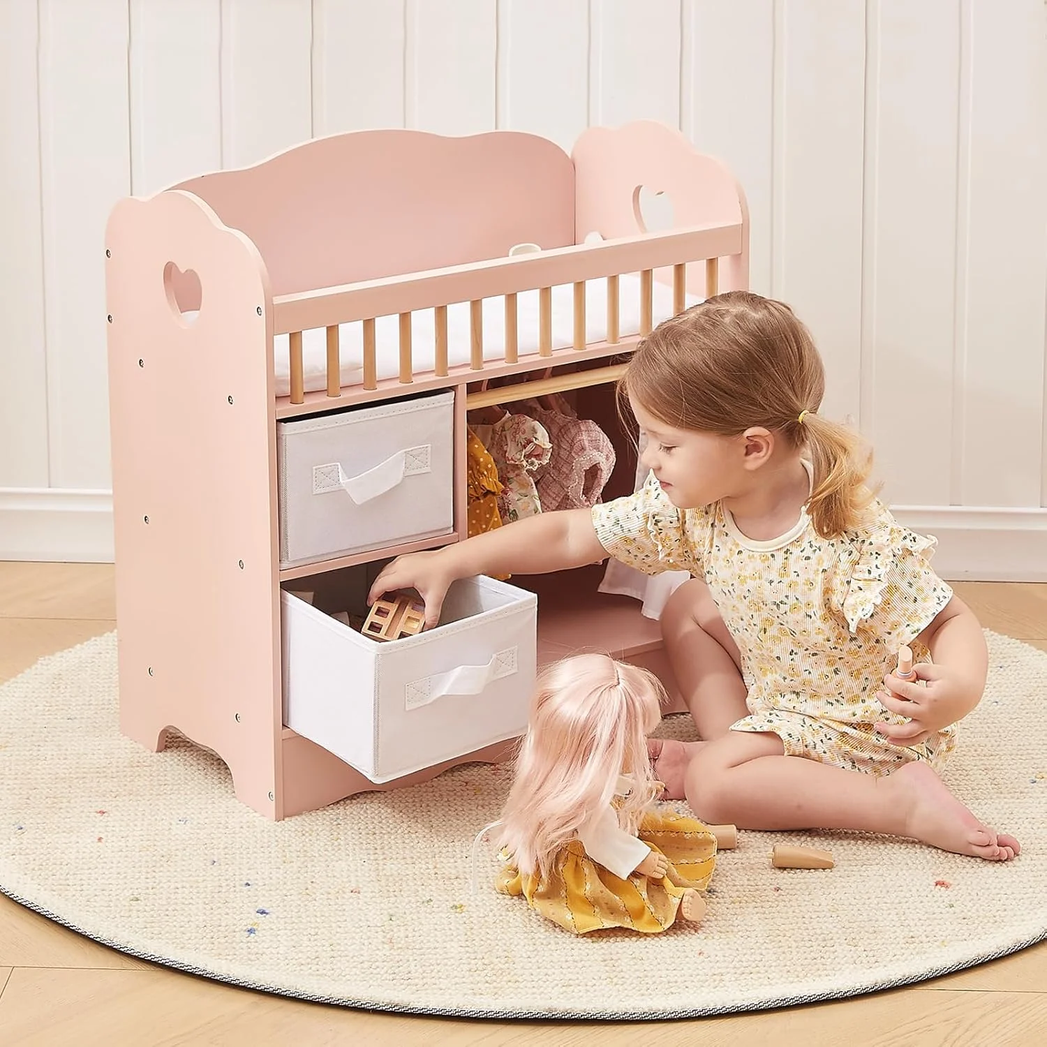 تخت خواب چوبی عروسک کودک OOOK، تخت عروسک و میز تعویض، مبلمان خانه عروسکی با دو جعبه ذخیره سازی، رختخواب و چوب لباسی، مجموعه بازی مهد کودک مناسب برای عروسک های زیر 22 اینچ، صورتی