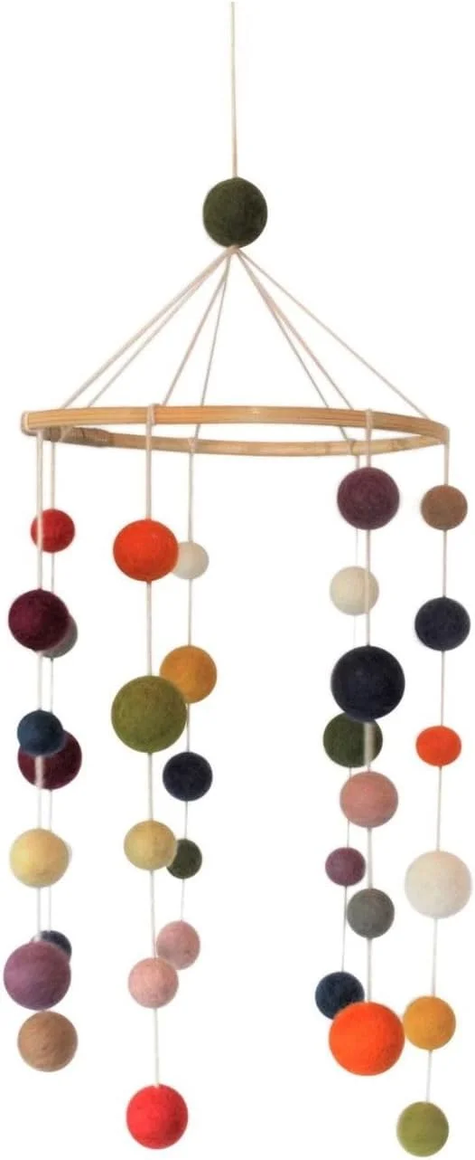 آویز نمدی دست ساز کودکانه Gry & Sif، رنگارنگ، مناسب دختران و پسران، قابل آویزان کردن بالای میز تعویض، تخت نوزاد و پارک بازی، رنگ های رنگارنگ