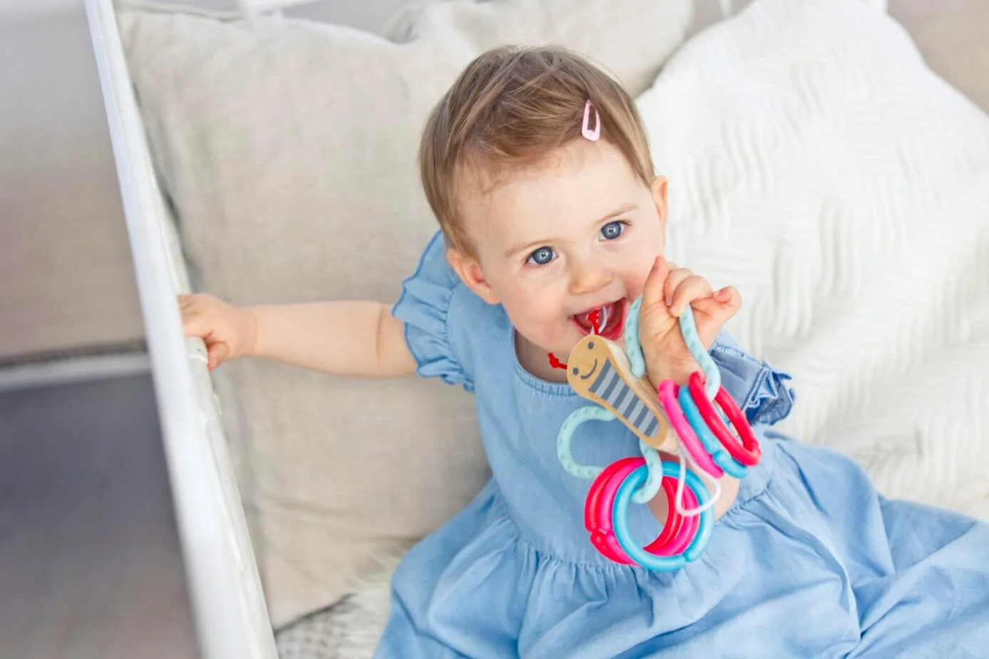 آویز پروانه هاپه - اسباب بازی تعاملی کودک با بال های جداشدنی ایمن برای جویدن | قابل اتصال به تخت و کالسکه | تشویق آگاهی از حیوانات | ایده آل برای نوزادان 0-5 ماه