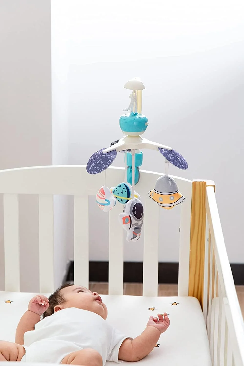 آویز تخت نوزاد لادیدا با ملودی های موزیکال، طرح سفینه فضایی آبی برای نوزاد پسر (مدل سفینه فضایی آبی: 133)