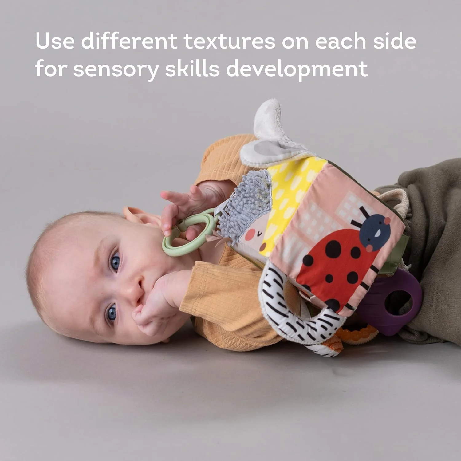 مکعب فعالیت باغ شهری تاف تویز، اسباب بازی حسی آویز نوزاد. شامل دندان گیر، آینه ایمن کودک، دسته بالشتکی، زنگ صدادار. گیره برای تخت نوزاد، کالسکه یا صندلی ماشین. مناسب برای پسران و دختران 0 ماه به بالا