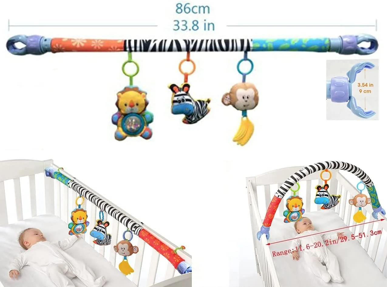 میله اسباب بازی کالسکه کودک AMERTEER | اسباب بازی های حسی آویز برای نی نی لای لای و قوس کالسکه | قوس حیوانات پارچه ای نرم 3 تکه با جغجغه، جعبه موسیقی و بی بی | بازی مسافرتی نوزاد برای رشد حرکتی (L70cm,H24cm)