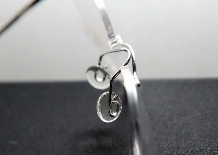 پدهای بینی فشاری عینک، BEHLINE، 5 جفت پد جایگزین برای فریم عینک، برای فریم عینک های بدون قاب/فریم لس، محافظ بینی سیلیکونی نرم ضد لغزش، پدهای پل بینی 9 میلی متری (گرد، شفاف)