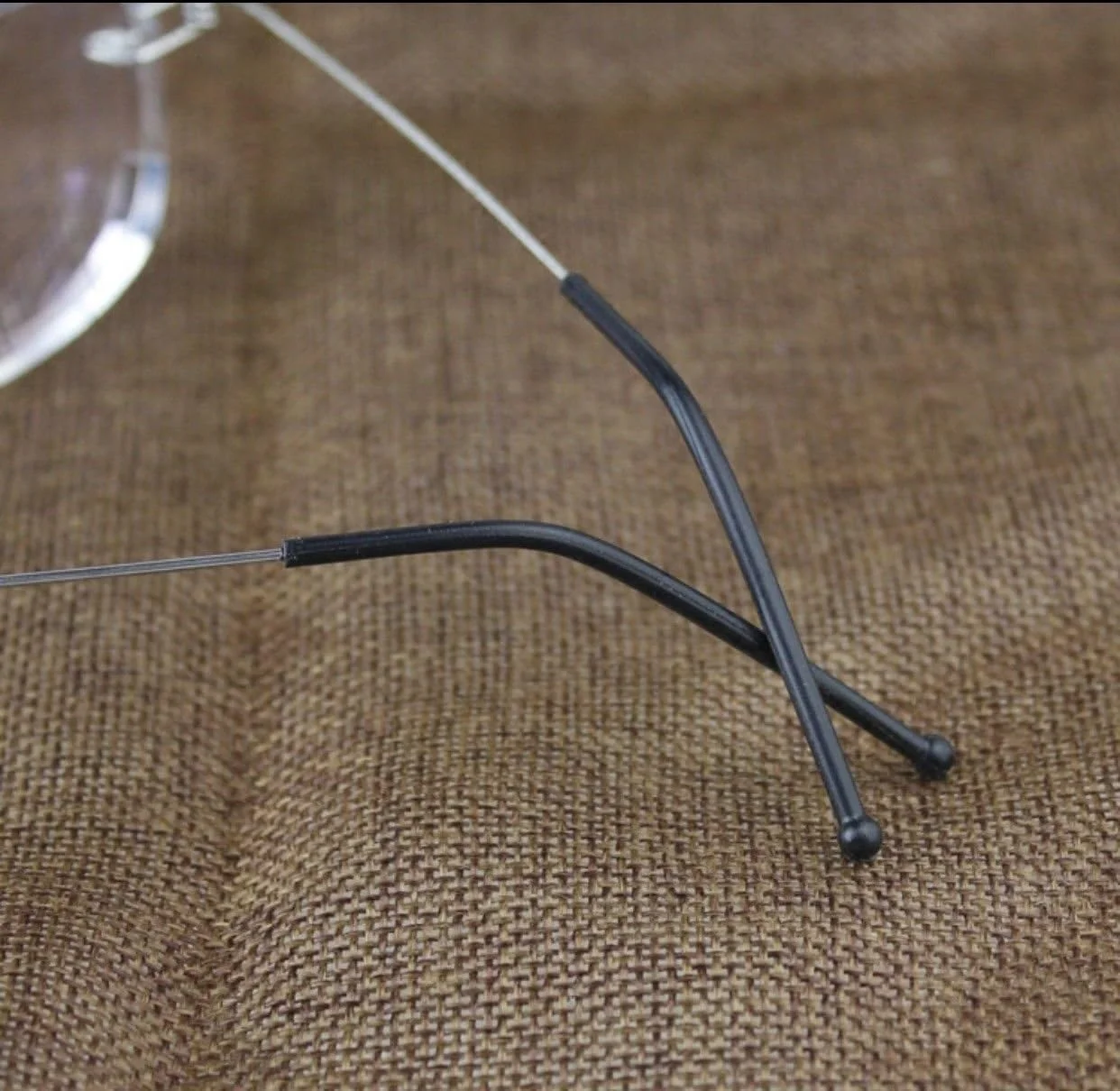 نوک دسته عینک سیلیکونی جایگزین BEHLINE برای فریم های بدون قاب سیمی نازک Lindberg، Silhouette و سایر فریم ها (مشکی) نوک دسته عینک سیلیکونی جایگزین BEHLINE برای فریم های بدون قاب سیمی نازک Lindberg، Silhouette و سایر فریم ها (مشکی)