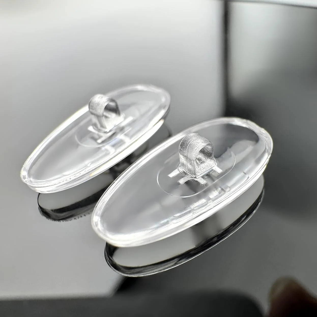 پدهای بینی سیلیکونی جایگزین برای عینک آفتابی، 2 عدد، مدل فشاری عمومی و کمیاب (نقره ای)