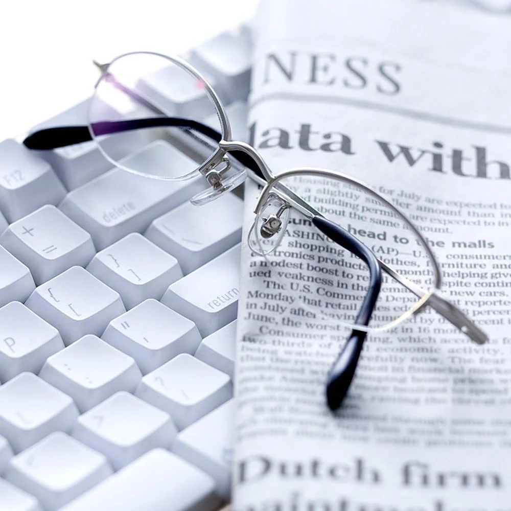 مجموعه ابزار تعمیر عینک نسخه ارتقا یافته، 1500 عدد پیچ عینک و پد بینی جایگزین با 6 عدد پیچ گوشتی دقیق و 3 ابزار برای تعمیر عینک طبی، عینک آفتابی، ساعت و جواهرات