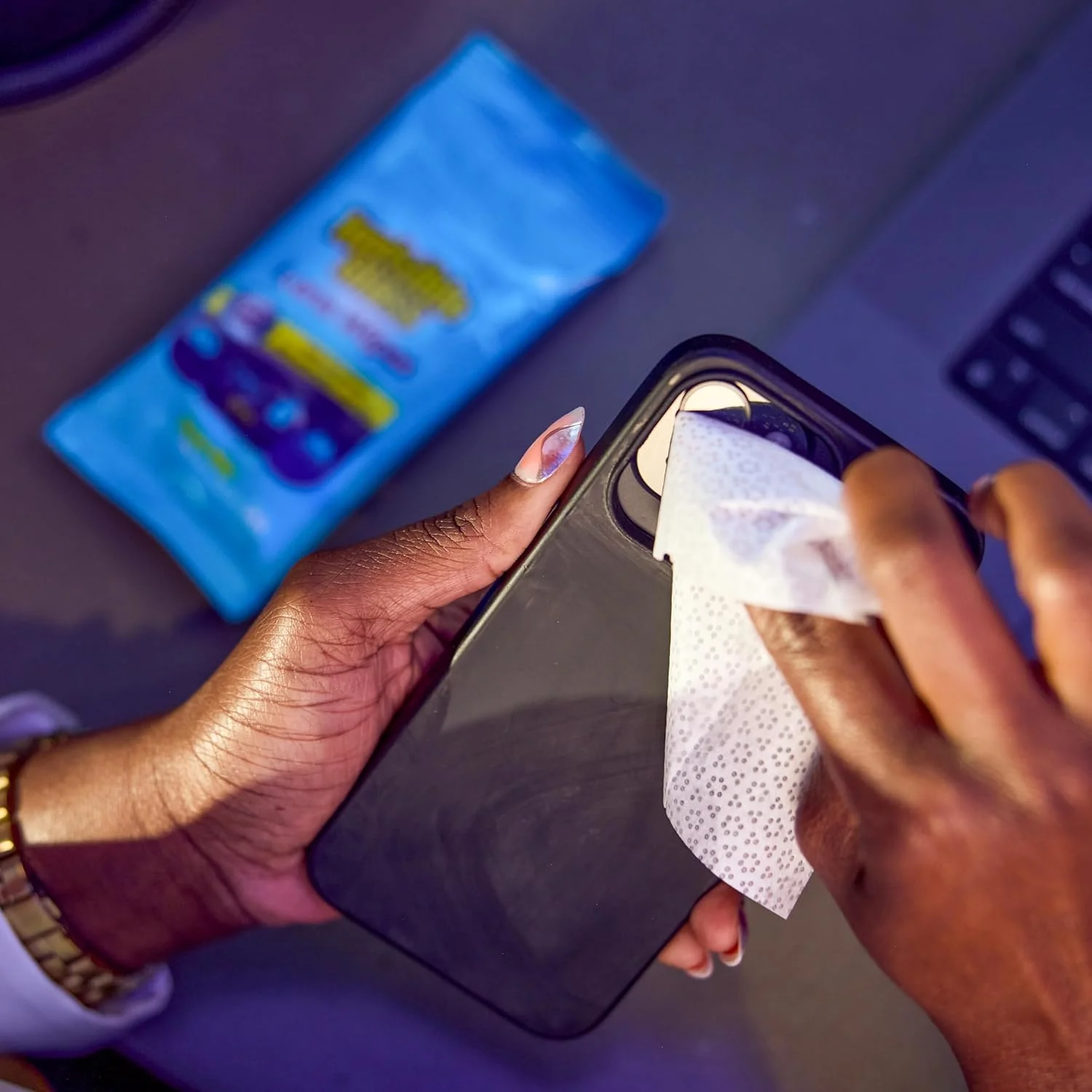 دستمال مرطوب تمیز کننده لنز Invisible Glass 90060 – بدون رگه، بدون پرز برای عینک، لنز دوربین، دوربین دوچشمی و دوربین گوشی های هوشمند، ایمن برای پوشش های بازتابنده – 16 عدد دستمال مرطوب تمیز کننده لنز Invisible Glass 90060 – بدون رگه، بدون پرز برای عینک، لنز دوربین، دوربین دوچشمی و دوربین گوشی های هوشمند، ایمن برای پوشش های بازتابنده – 16 عدد