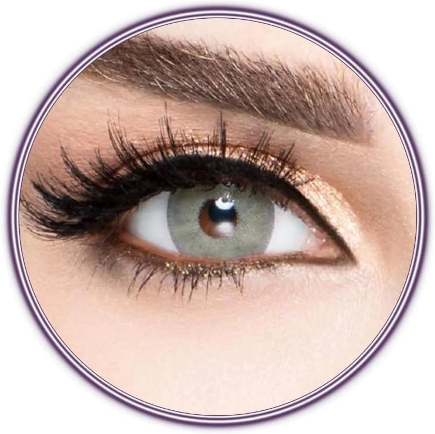 لنزهای تماسی رنگی سالانه سبز درخشان: رنگی تابناک برای ظاهری جسورانه