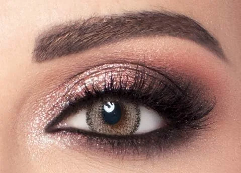 آمارا فندق چوب. فندق چوب. عدسی های تماسی آمارا. عدسی های تماسی، زیبایی